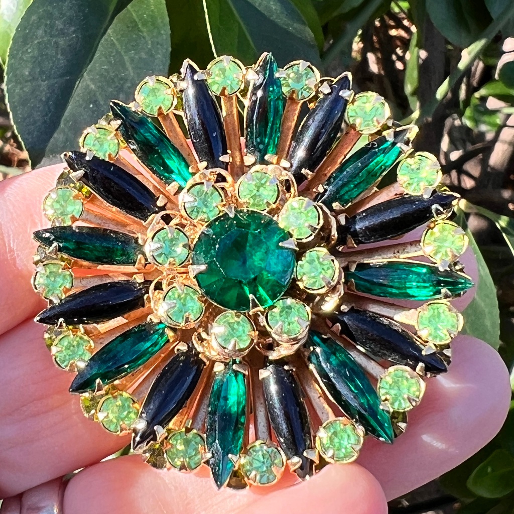 Vintage Shades Of Green Large Snowflake Starburst Rhinestone Brooch Pin Goldtone
